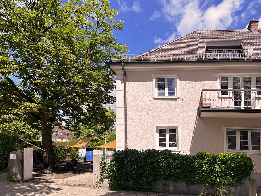 Biene Maja Kinderkrippe – Frontansicht