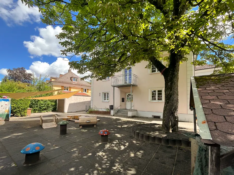 Biene Maja Kinderkrippe – draussen spielen